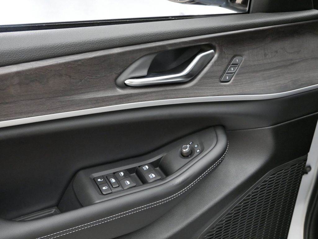 Thumbnail: 2025 Jeep Grand Cherokee - 6