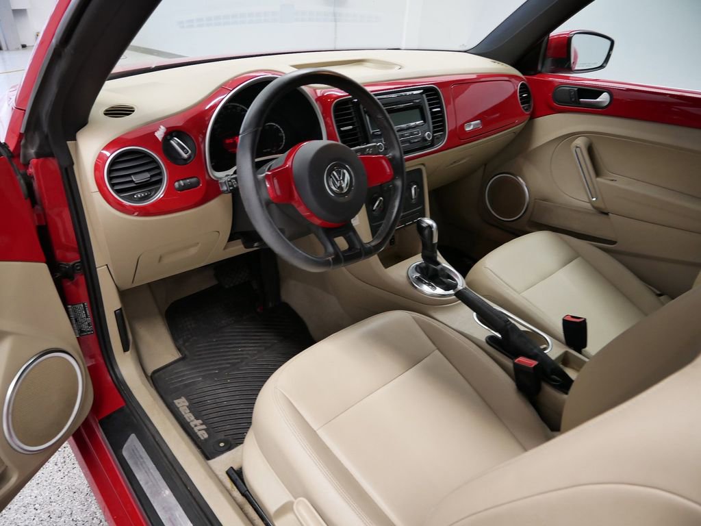 Thumbnail: 2013 Volkswagen Beetle - 21