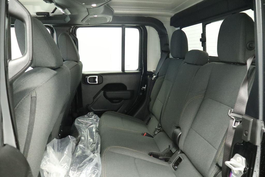 Thumbnail: 2026 Jeep Gladiator - 23