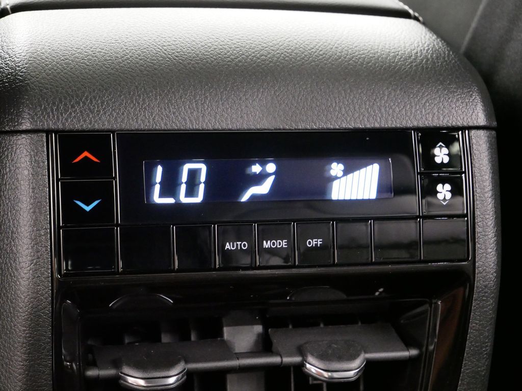 Thumbnail: 2025 Jeep Grand Cherokee L - 18