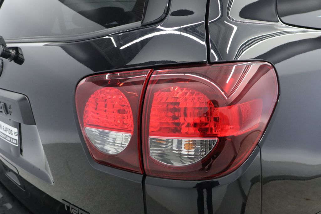Thumbnail: 2021 Toyota Sequoia - 18