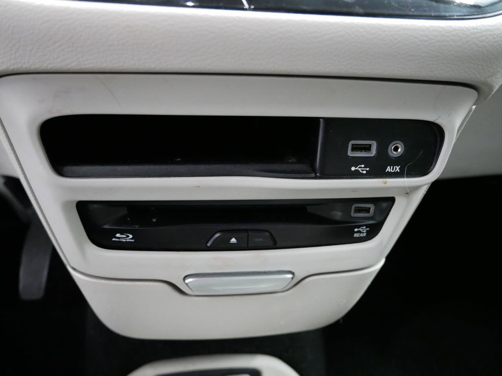 Thumbnail: 2019 Chrysler Pacifica - 30