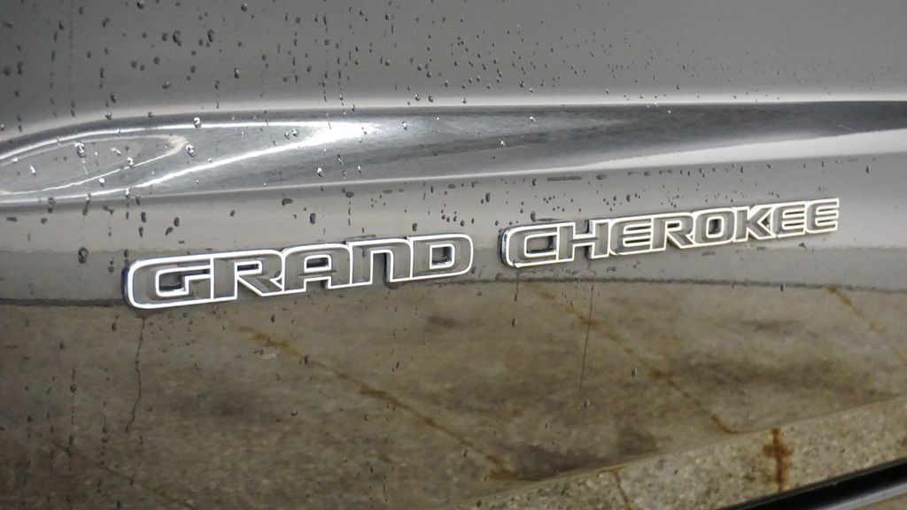 Thumbnail: 2017 Jeep Grand Cherokee - 16