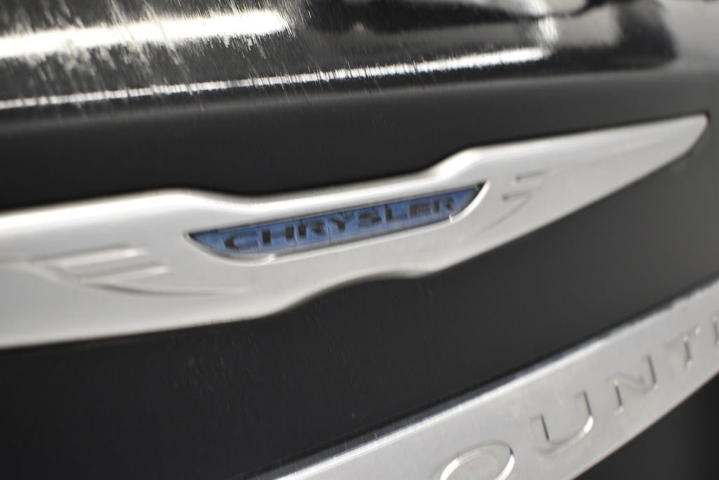 Thumbnail: 2014 Chrysler Town & Country - 14