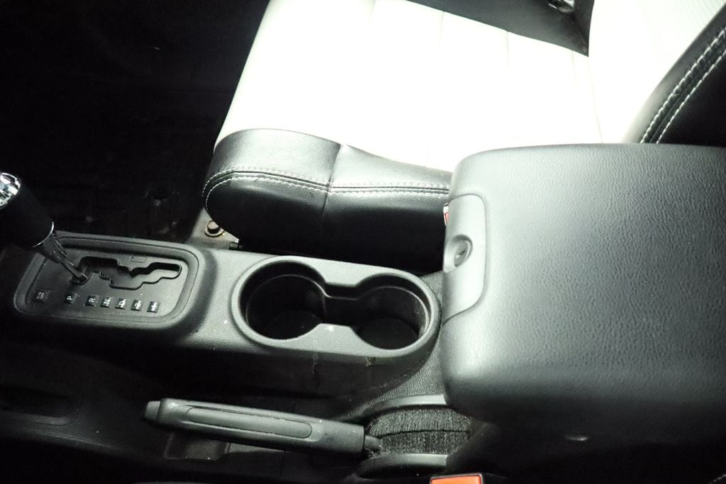 Thumbnail: 2011 Jeep Wrangler - 32