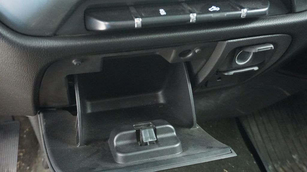 Thumbnail: 2017 Chevrolet Silverado 1500 - 32