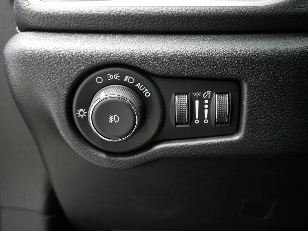 2025 Chrysler Pacifica Hybrid Select 39