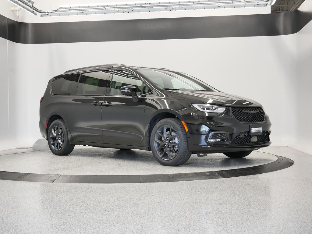 Thumbnail: 2026 Chrysler Pacifica - 45