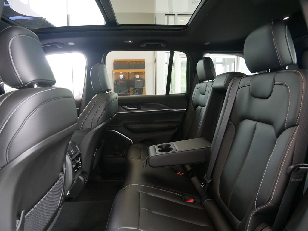 Thumbnail: 2025 Jeep Grand Cherokee - 21