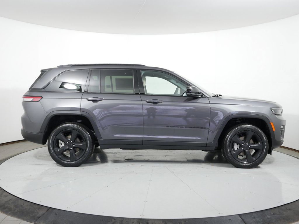 Thumbnail: 2025 Jeep Grand Cherokee - 9