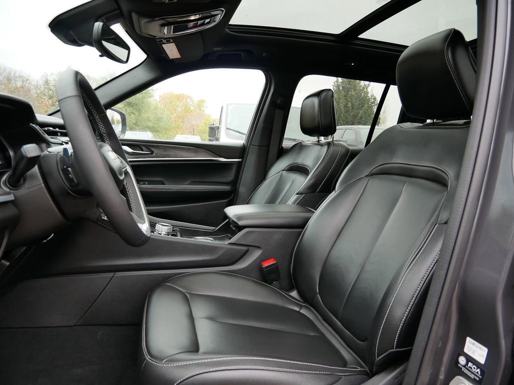 Thumbnail: 2024 Jeep Grand Cherokee - 21