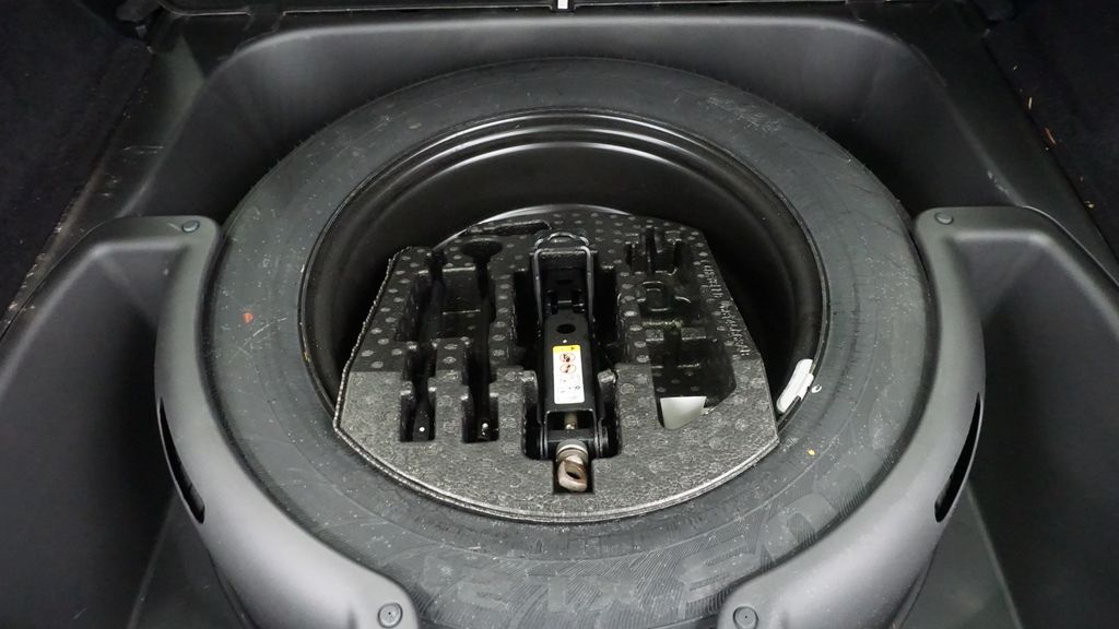 Thumbnail: 2015 Jeep Grand Cherokee - 17