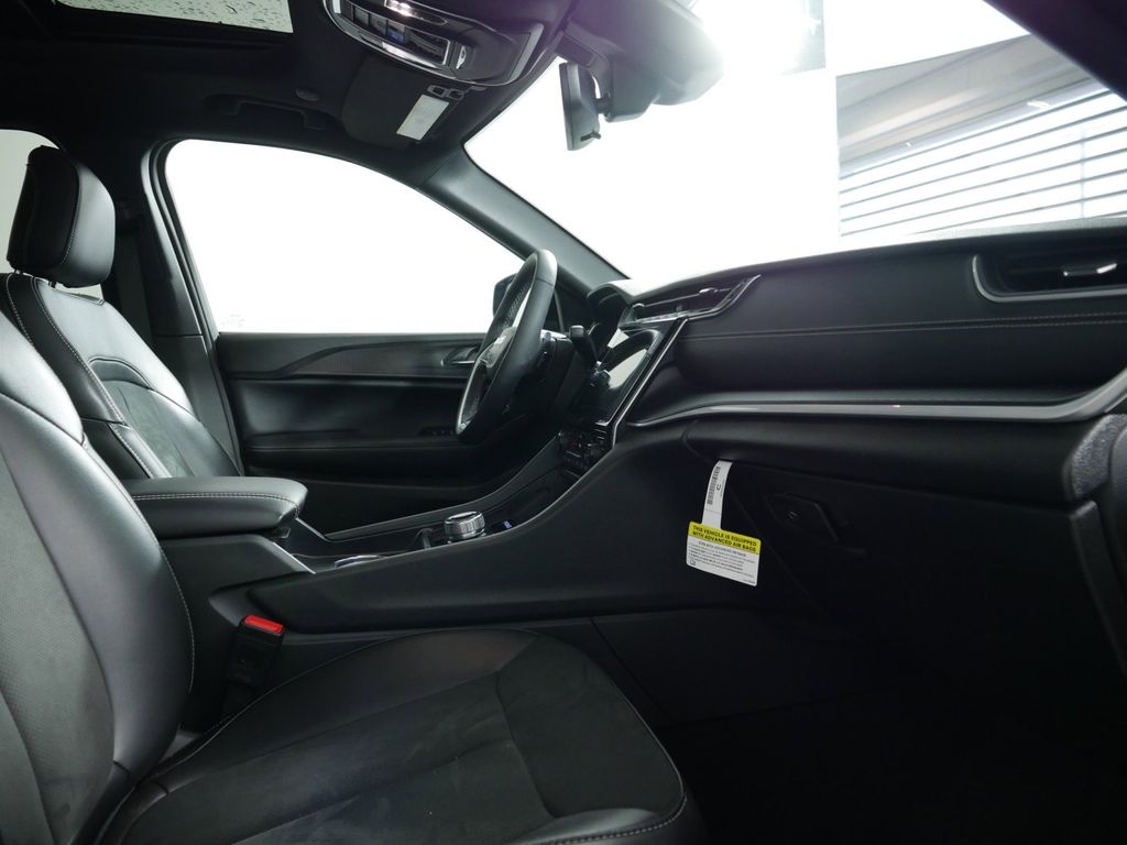 Thumbnail: 2024 Jeep Grand Cherokee - 23