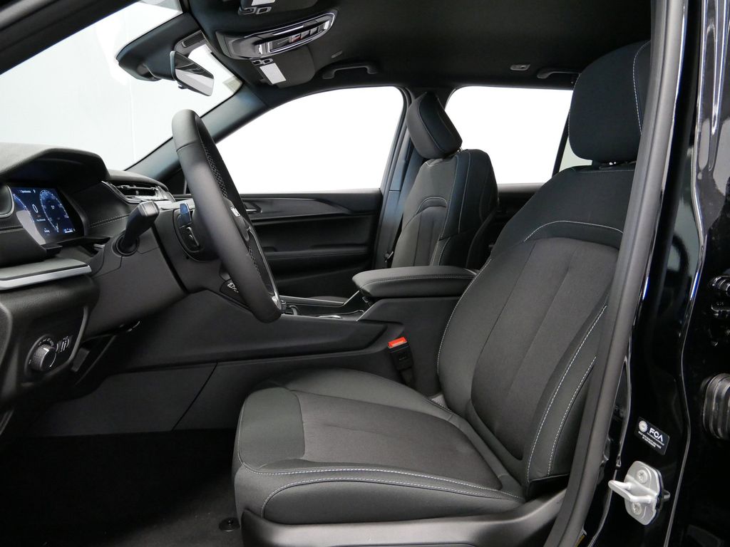 Thumbnail: 2025 Jeep Grand Cherokee - 3