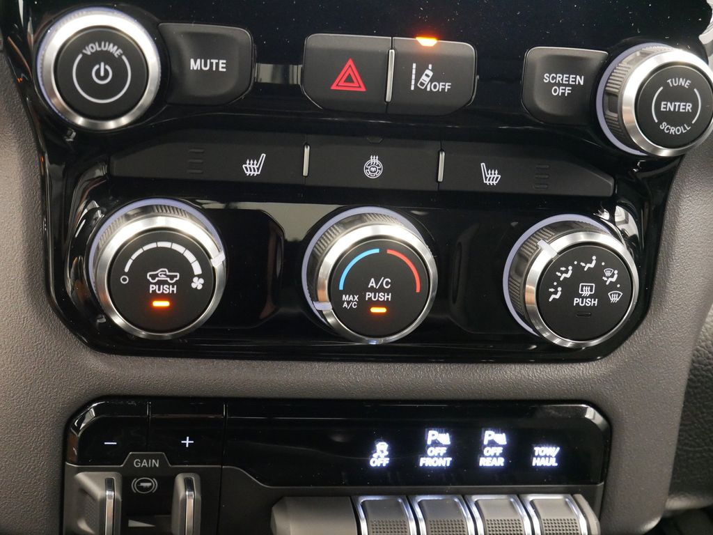 Thumbnail: 2026 RAM 1500 - 28