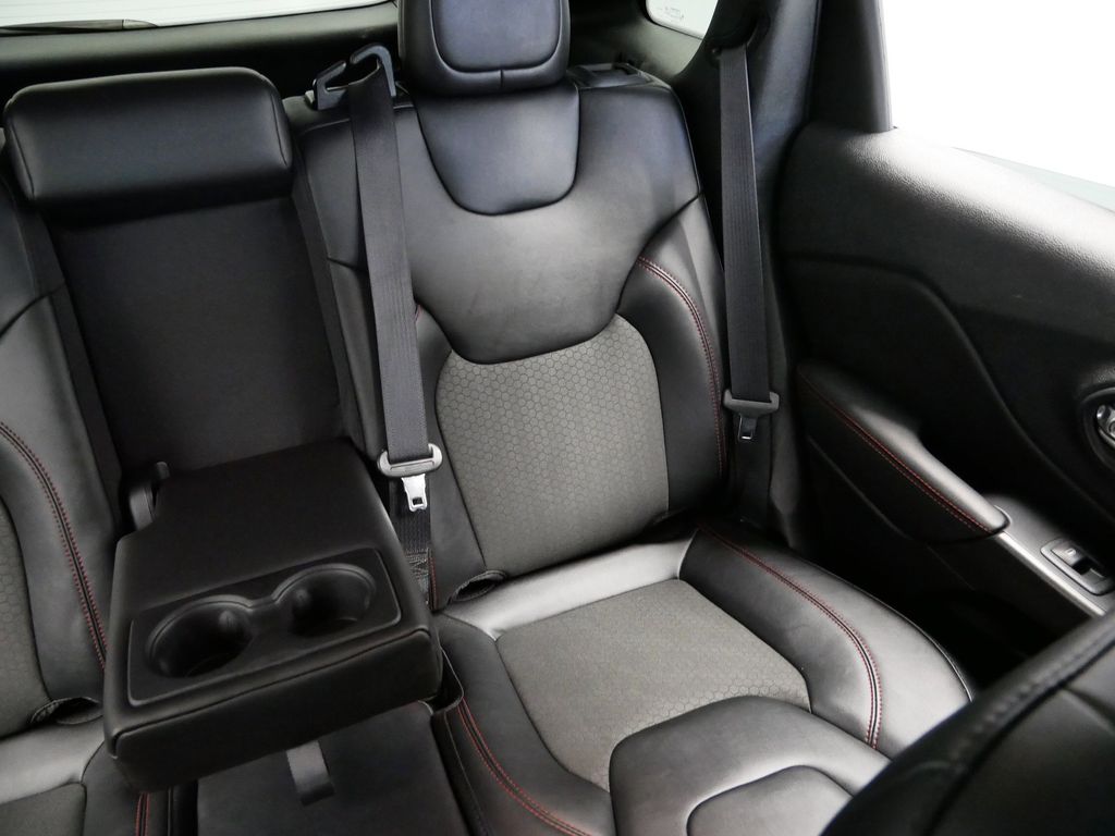 Thumbnail: 2022 Jeep Cherokee - 24