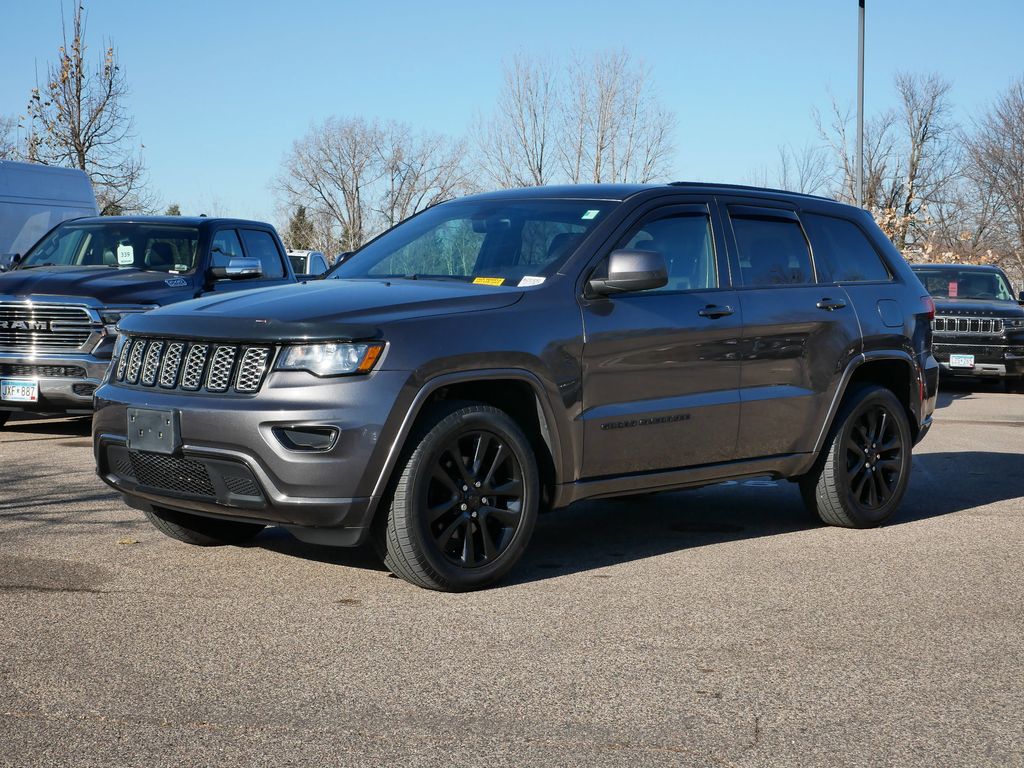 Thumbnail: 2017 Jeep Grand Cherokee - 13
