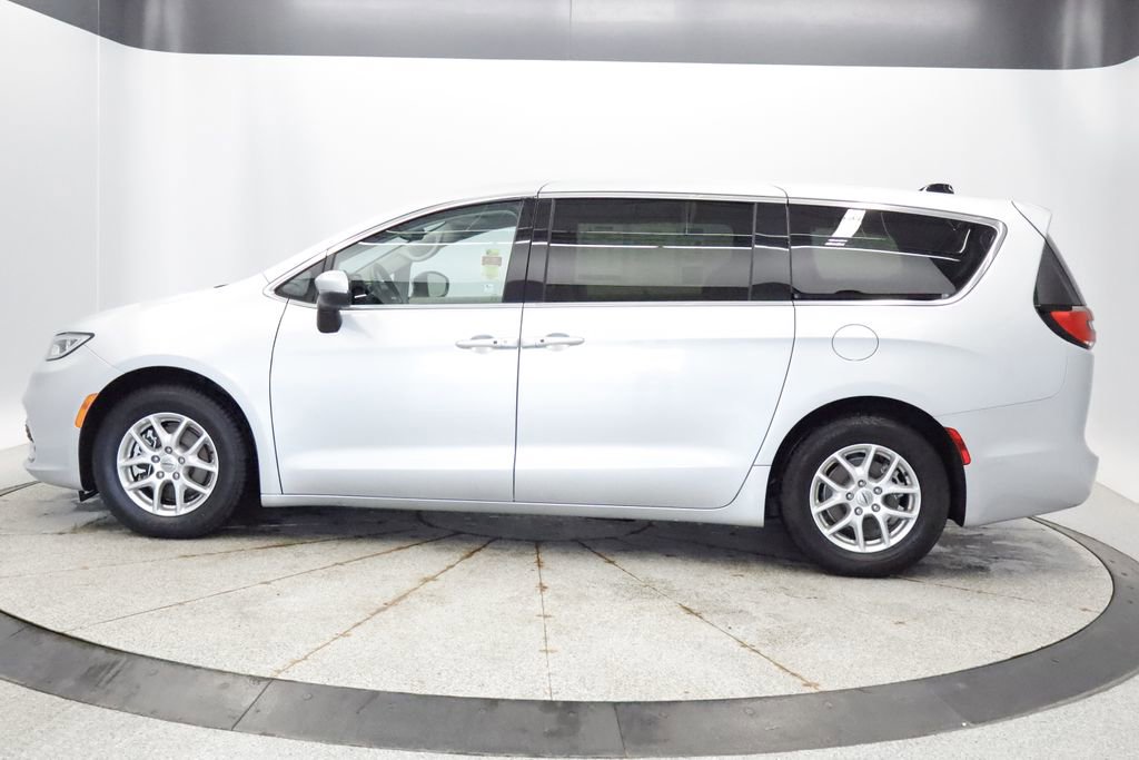 Thumbnail: 2023 Chrysler Pacifica - 2