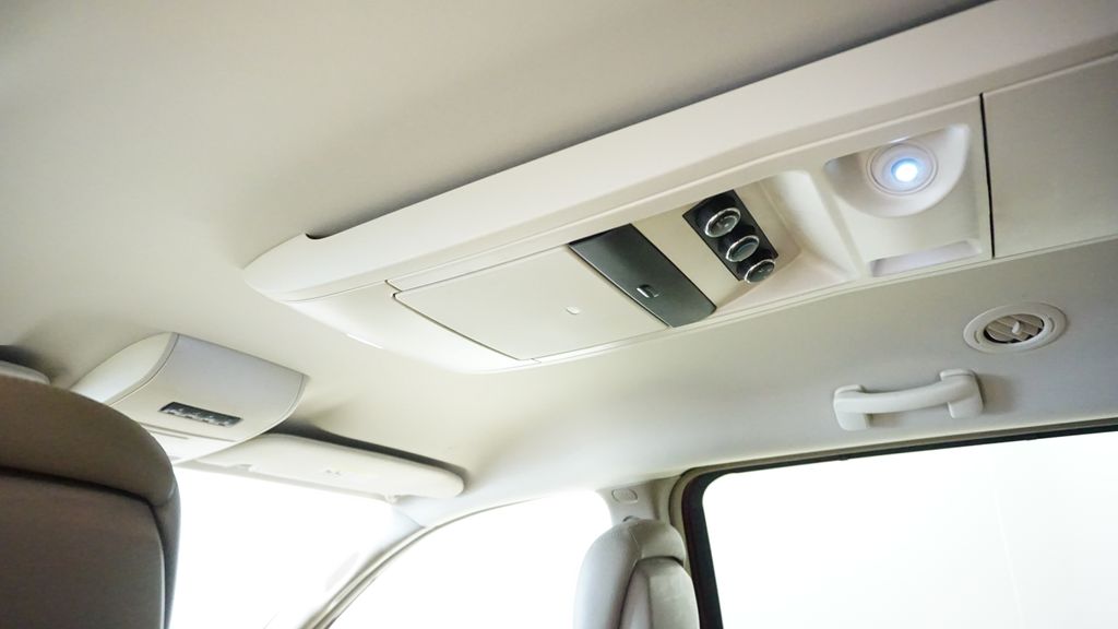 Thumbnail: 2013 Chrysler Town & Country - 19