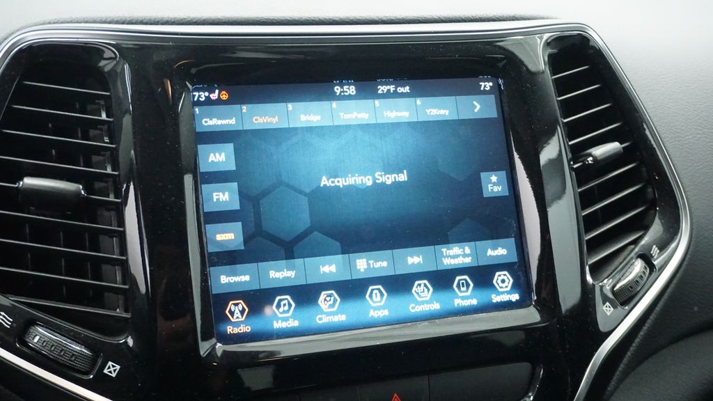 Thumbnail: 2019 Jeep Cherokee - 33