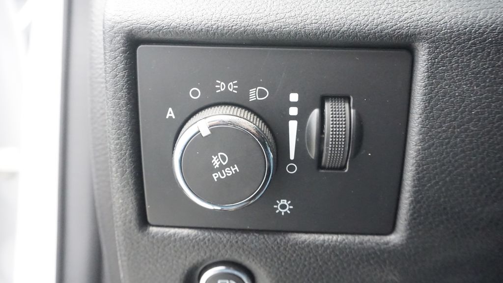 Thumbnail: 2015 Jeep Grand Cherokee - 25