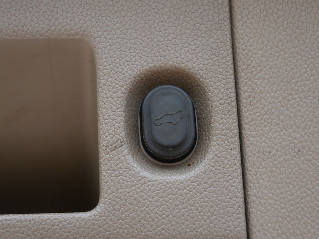 Thumbnail: 2016 Chevrolet Tahoe - 10