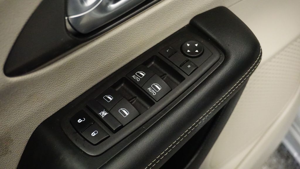 Thumbnail: 2024 Chrysler Pacifica - 21