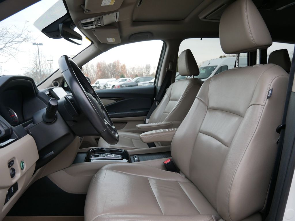 Thumbnail: 2019 Honda Pilot - 26