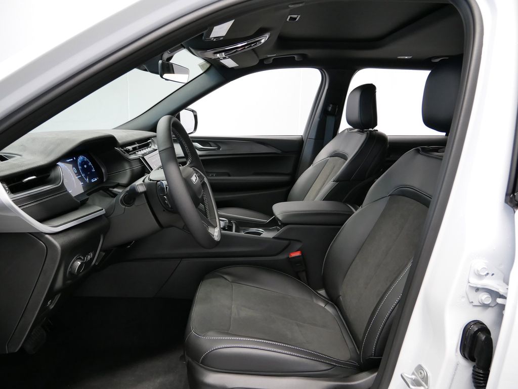 Thumbnail: 2025 Jeep Grand Cherokee L - 3