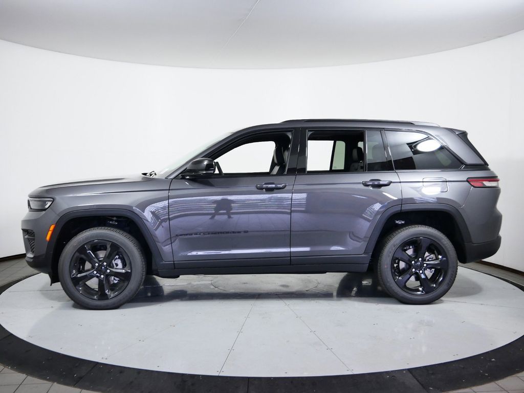 Thumbnail: 2024 Jeep Grand Cherokee - 16