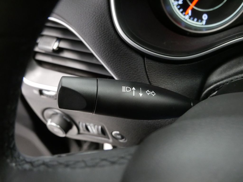 Thumbnail: 2022 Jeep Cherokee - 27