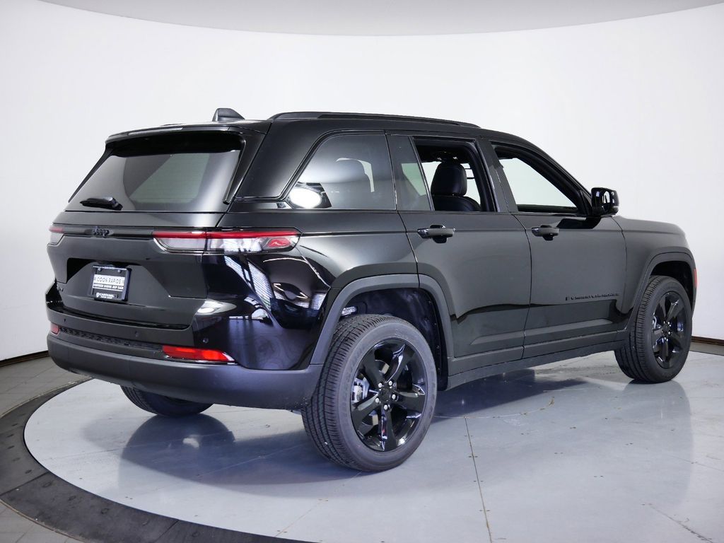 Thumbnail: 2024 Jeep Grand Cherokee - 10