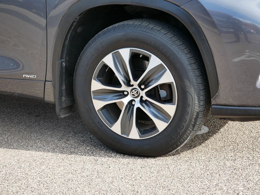 Thumbnail: 2020 Toyota Highlander - 10