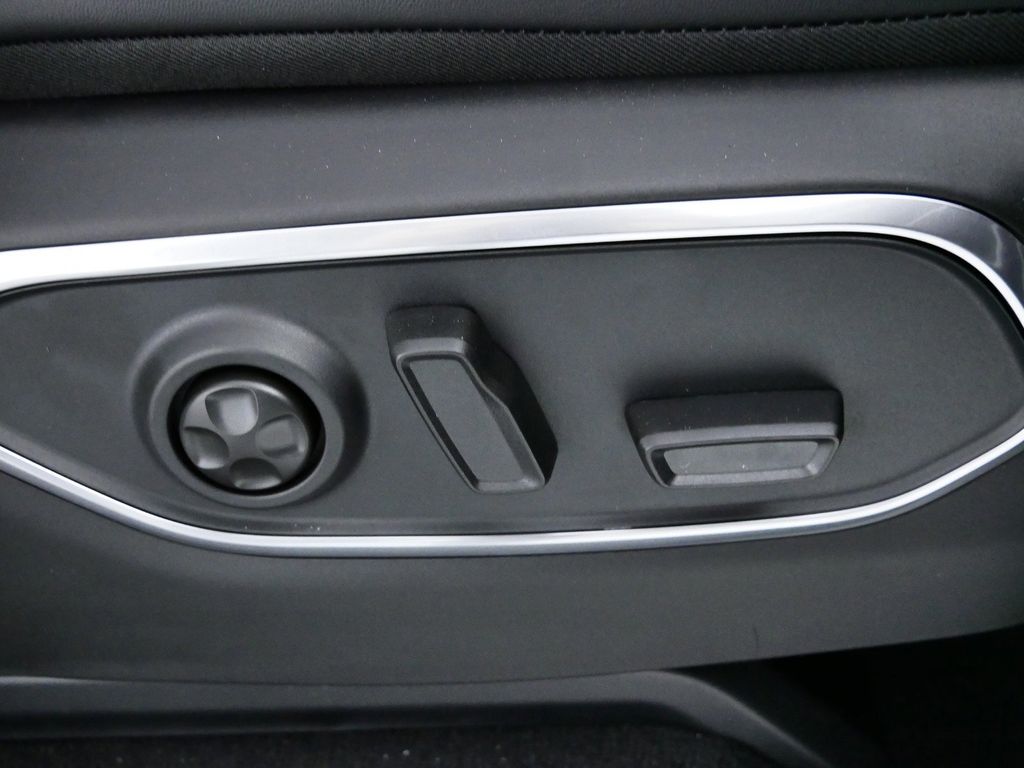 Thumbnail: 2024 Jeep Wagoneer - 21