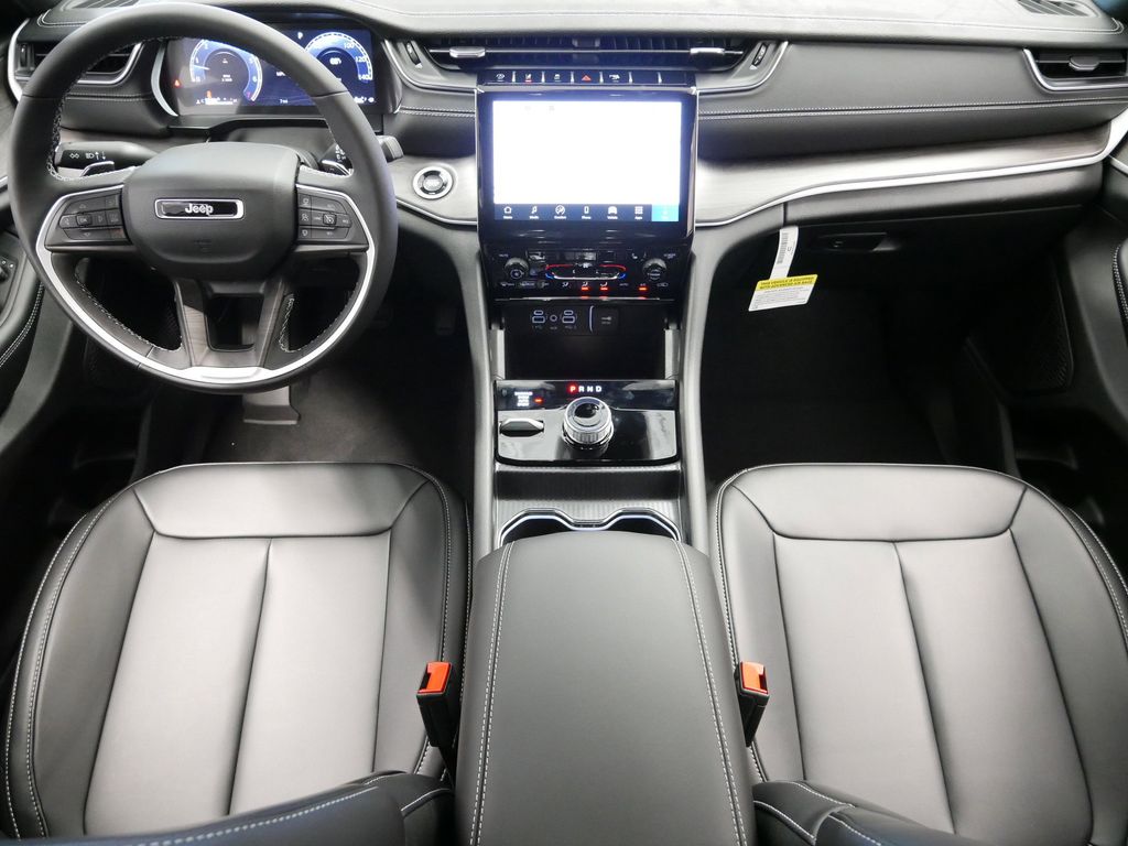 Thumbnail: 2025 Jeep Grand Cherokee - 17