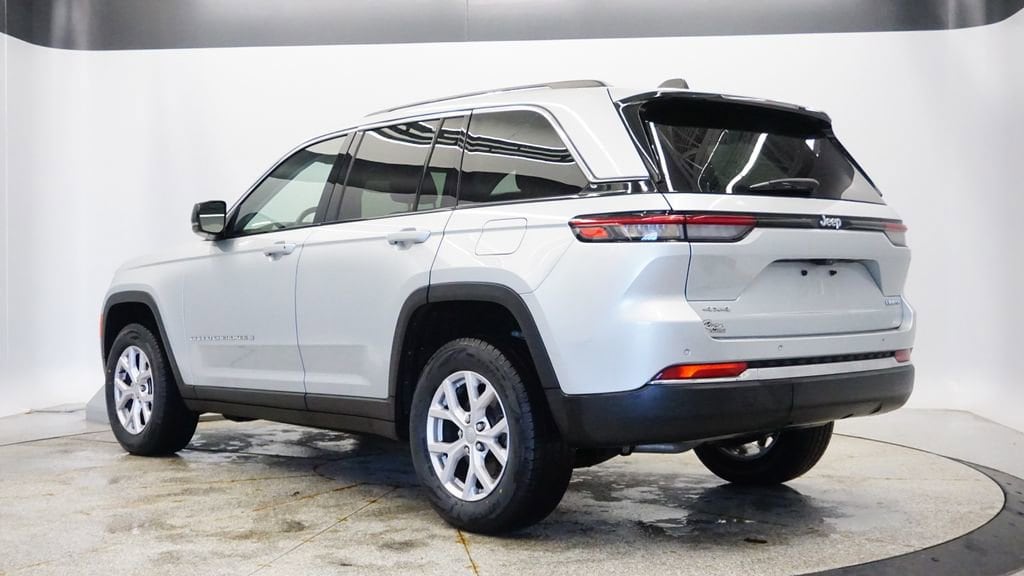 Thumbnail: 2022 Jeep Grand Cherokee - 3