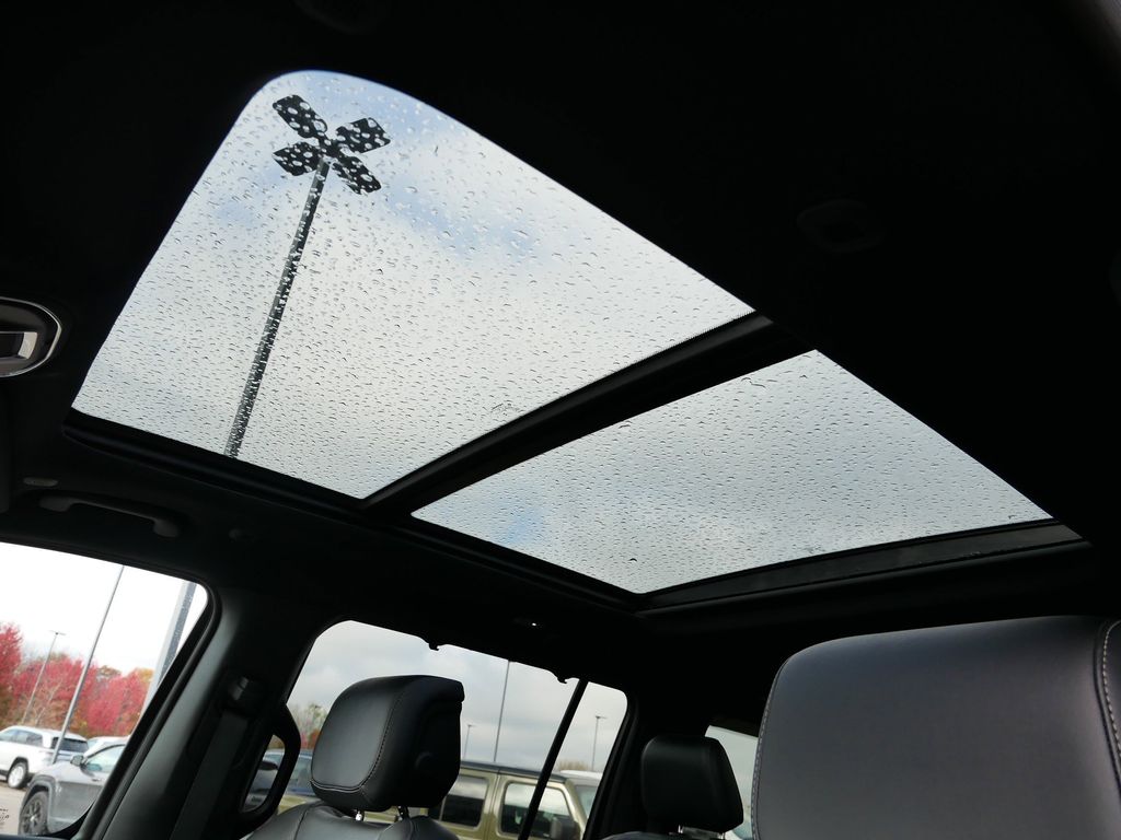 Thumbnail: 2025 Jeep Wagoneer - 4