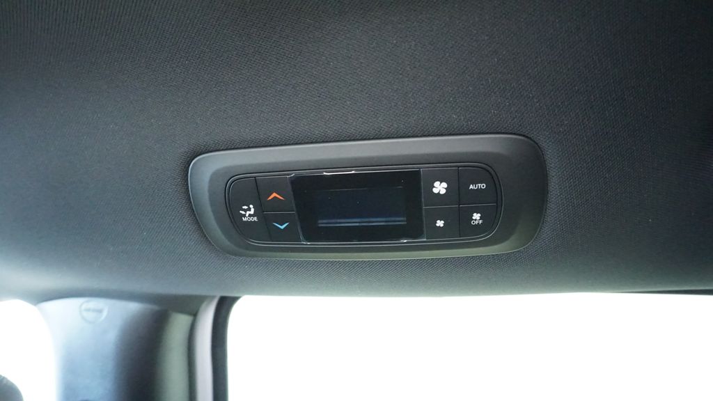 Thumbnail: 2026 Chrysler Voyager - 27