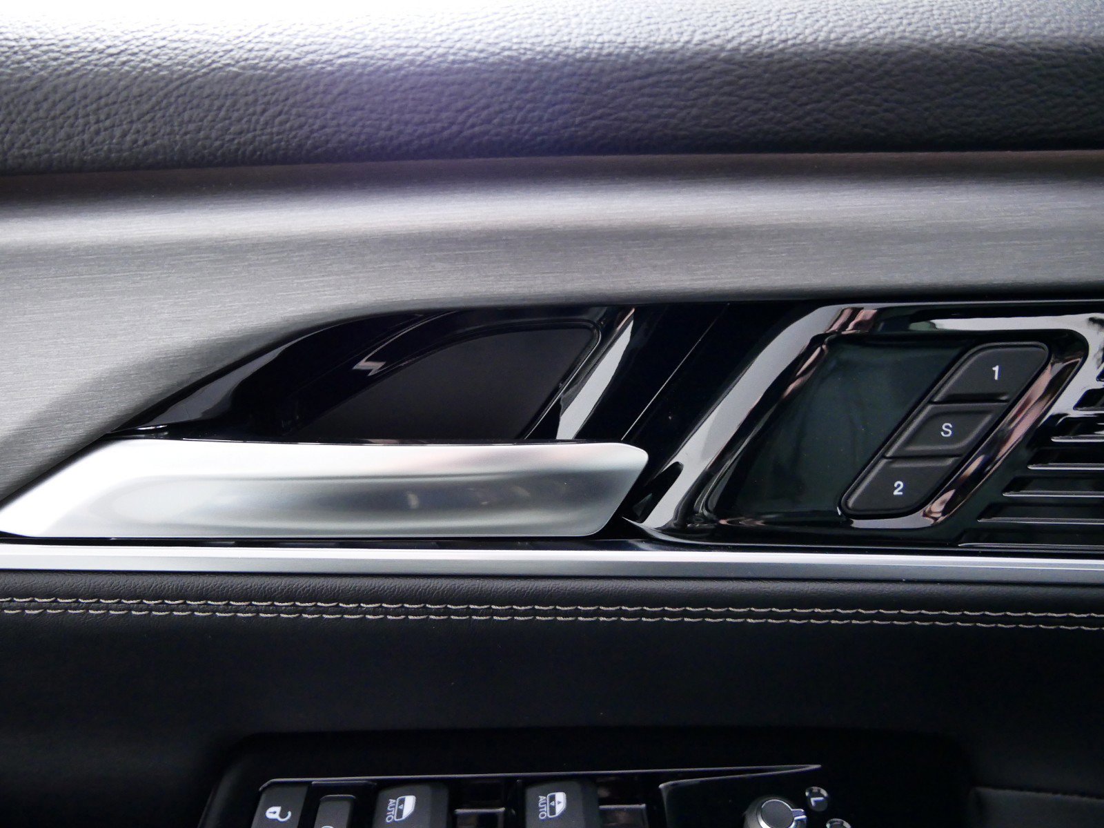 Thumbnail: 2024 Jeep Wagoneer - 34