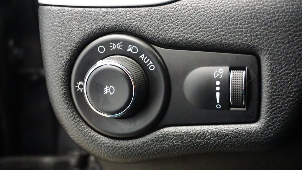 Thumbnail: 2022 Jeep Cherokee - 29