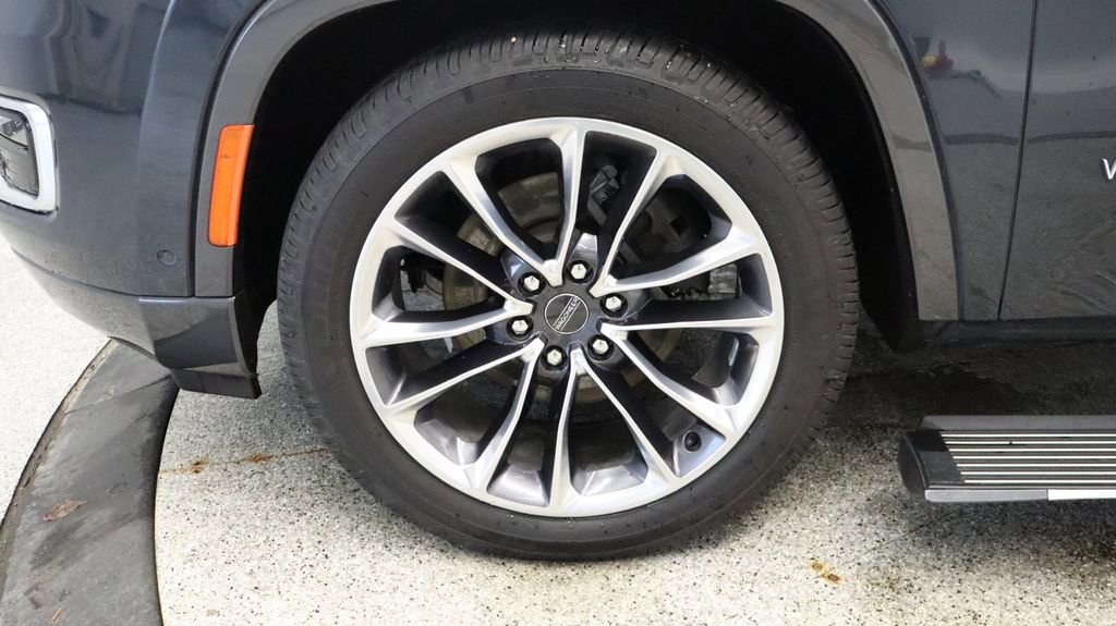 Thumbnail: 2022 Jeep Wagoneer - 15