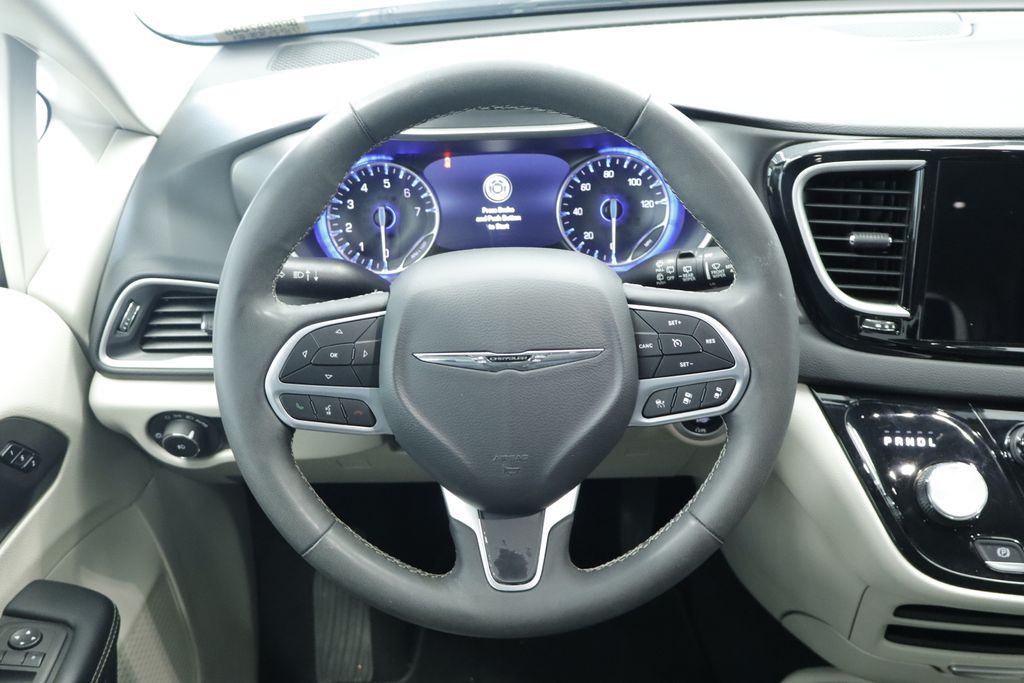 Thumbnail: 2023 Chrysler Pacifica - 25