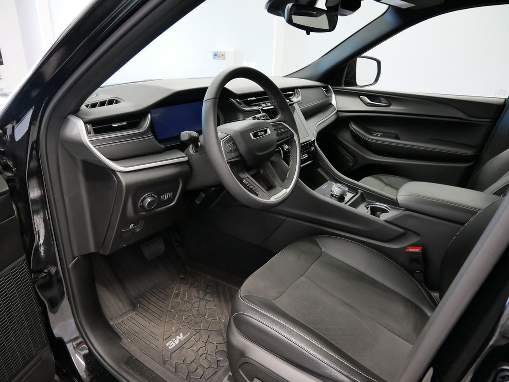 Thumbnail: 2023 Jeep Grand Cherokee - 20