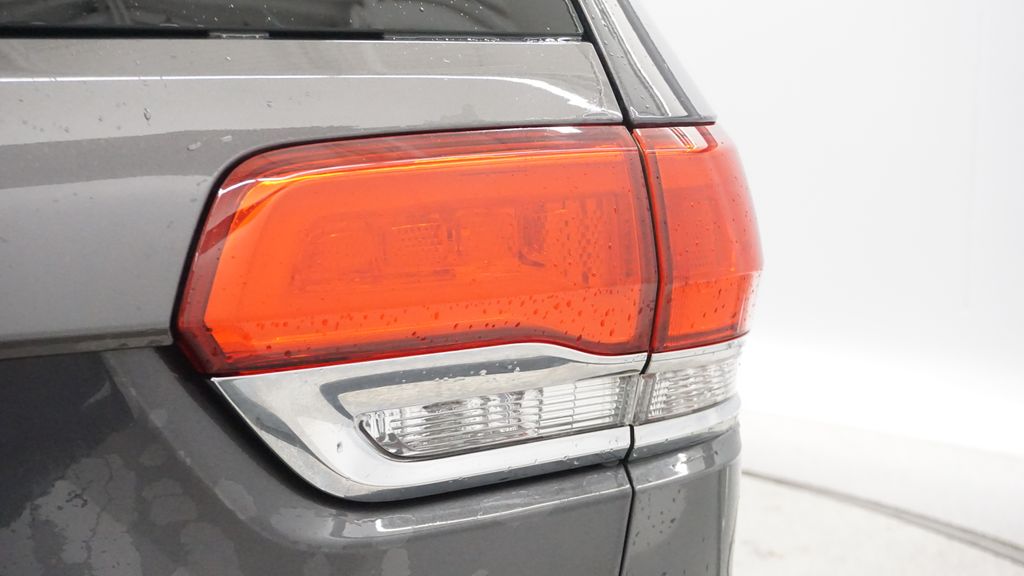 Thumbnail: 2017 Jeep Grand Cherokee - 17