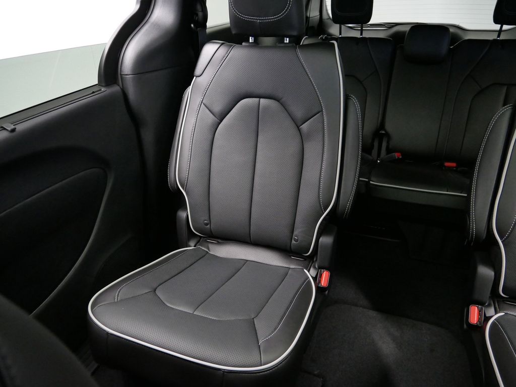 Thumbnail: 2026 Chrysler Pacifica - 18