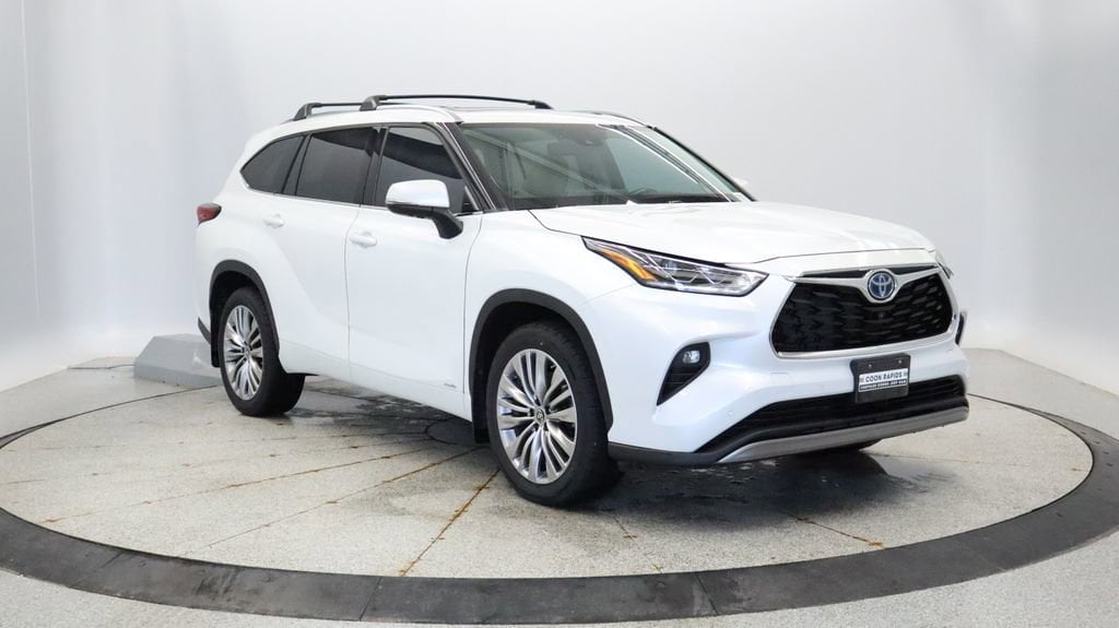 Thumbnail: 2022 Toyota Highlander - 7