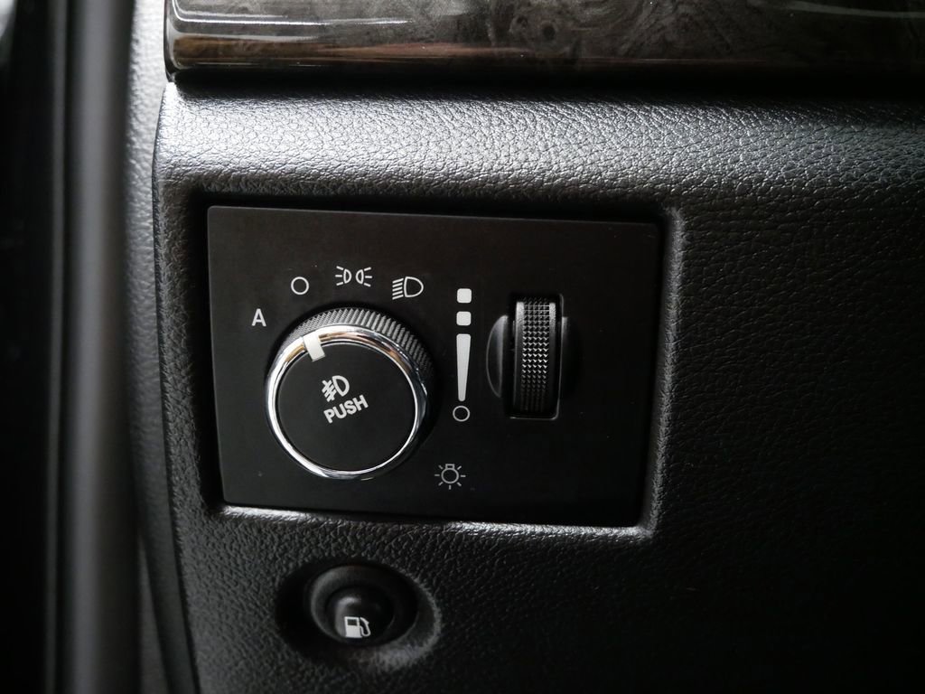 2012 Jeep Grand Cherokee Laredo 22