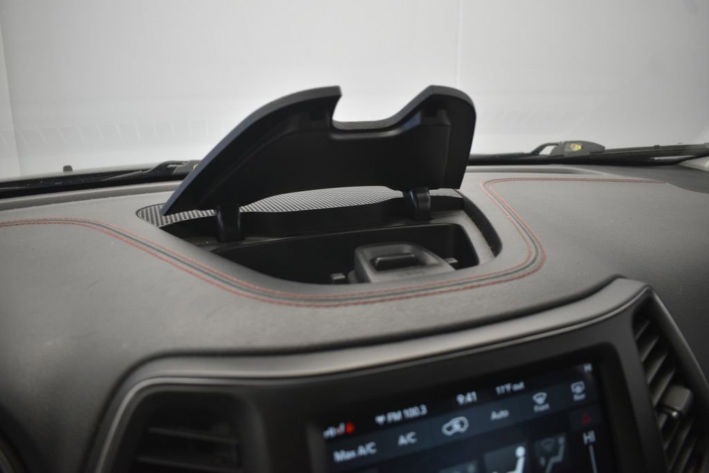 Thumbnail: 2019 Jeep Cherokee - 44