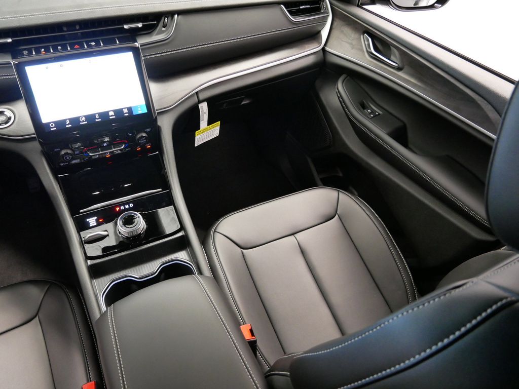 Thumbnail: 2025 Jeep Grand Cherokee - 18