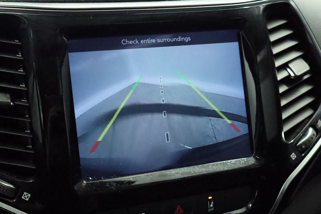 Thumbnail: 2021 Jeep Cherokee - 40